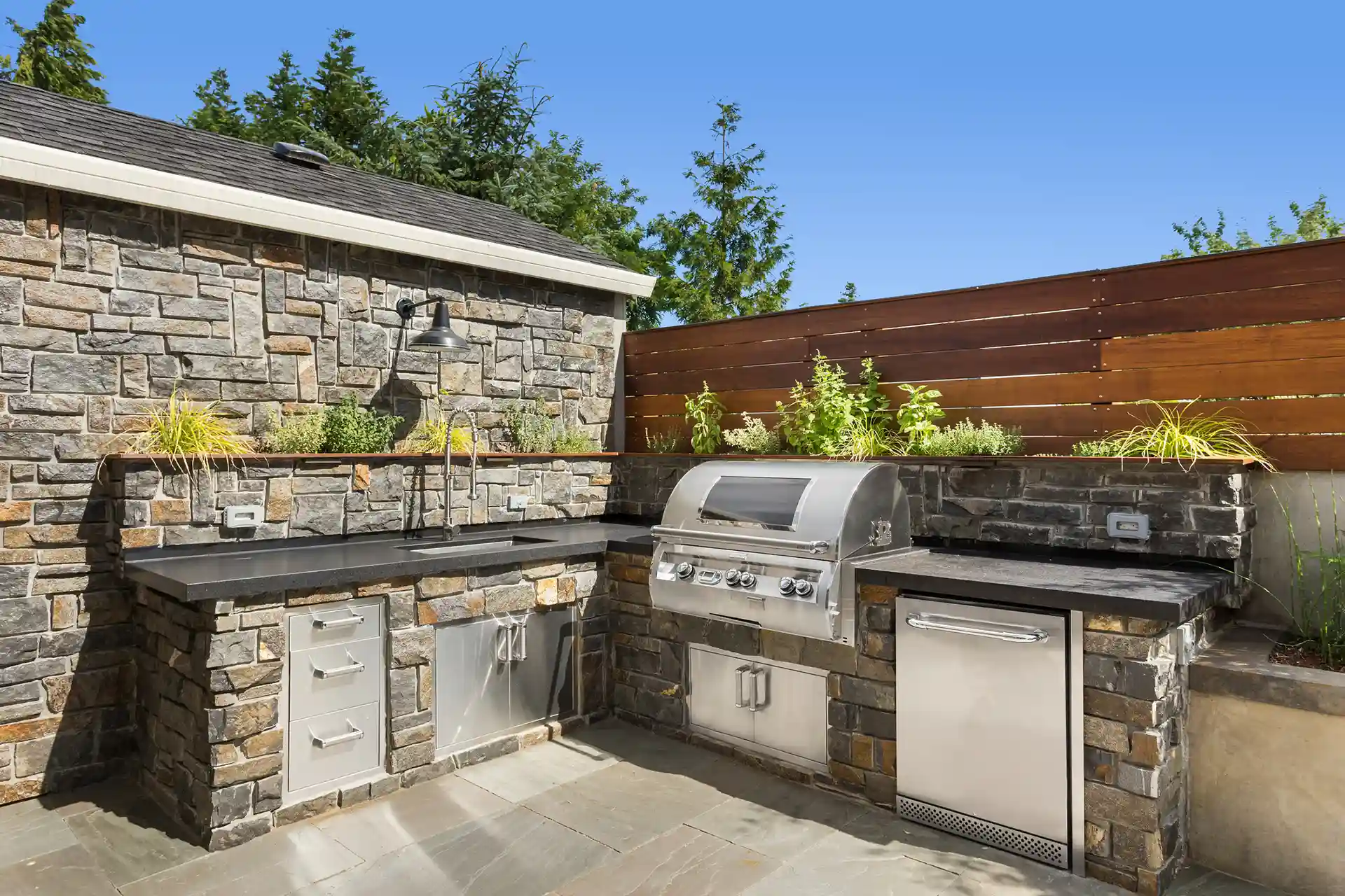 photo of an outdoor kitchen on a patio 